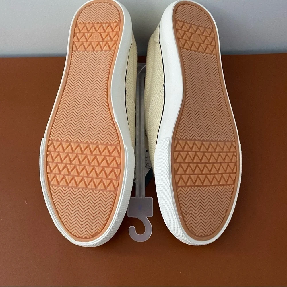 Women's Molly Vulcanized Lace-Up Sneakers - Universal Thread Yellow Size 6